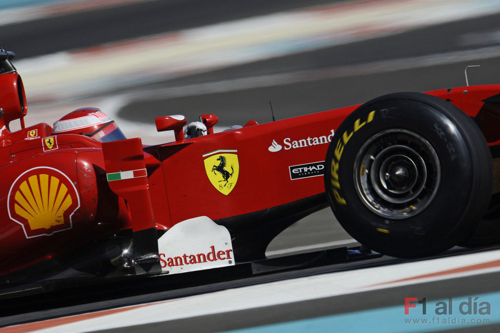 Fernando Alonso rueda con los Pirelli