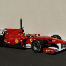 Felipe Massa sale de boxes con los nuevos Pirelli