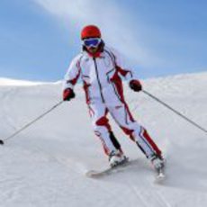 Alonso esquiando en Madonna di Campiglio