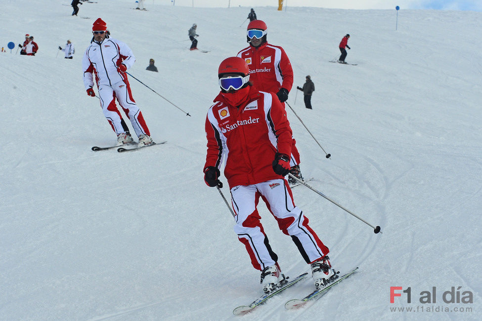 Alonso y Gené, de paseo por las pistas de esquí