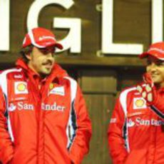 Alonso y Massa bien abrigados