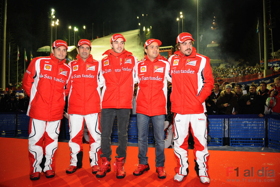 Fisichella, Gené, Bianchi, Massa y Alonso en la fiesta de la Scuderia