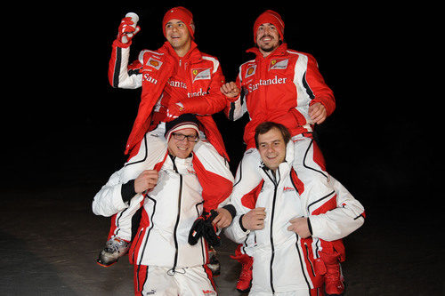 Massa y Alonso se divierten en la 'Noche de las antorchas'
