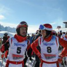 Fernando y Marc charlan tras el 'slalom'