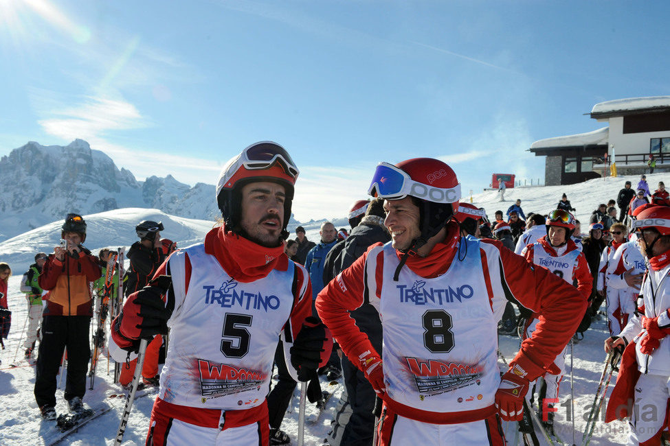 Fernando y Marc charlan tras el 'slalom'