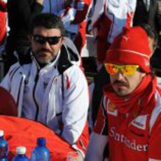 Alonso junto a su preparador físico