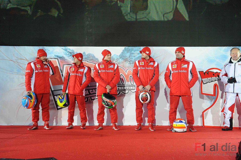 Los cinco pilotos de Ferrari listos para correr sobre el hielo