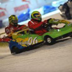 Rossi persigue a Massa en la carrera de karts