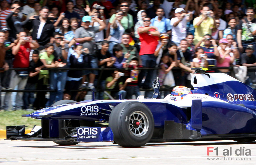 El FW32 rueda en Caracas