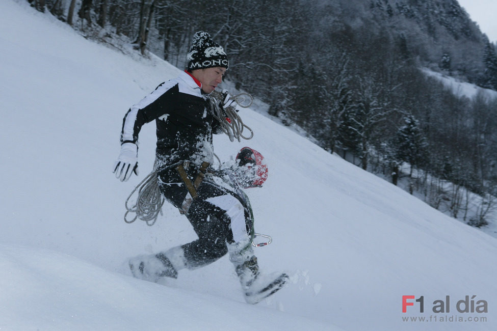 Kamui está feliz en la nieve de Austria