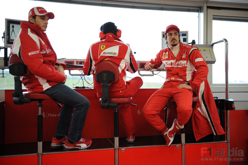 Bianchi, Stella y Alonso en el "muro"