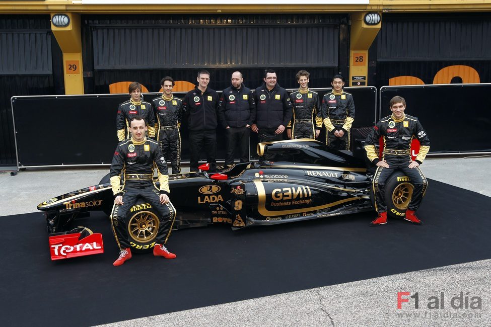 La alineación de pilotos de Lotus Renault GP casi al completo