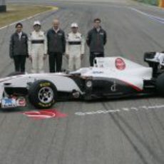 El equipo Sauber con el coche de 2011