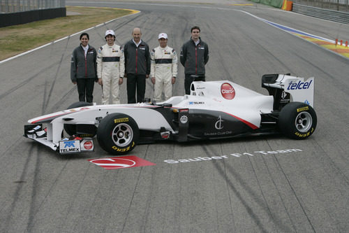 El equipo Sauber con el coche de 2011