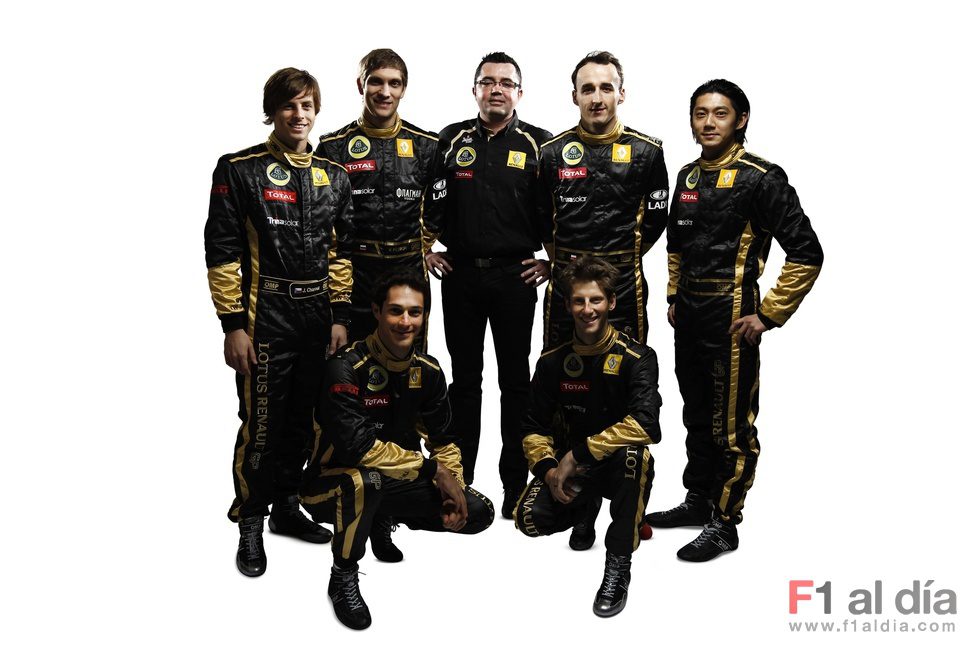 Eric Boullier con sus seis pilotos de 2011