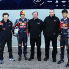 Horner, Vettel y Webber en el 'paddock' de Valencia