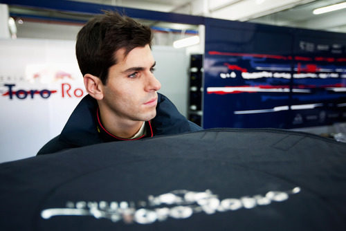 Jaime Alguersuari, en el box de Toro Rosso