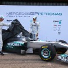 Rosberg y Schumacher desvelan el W02