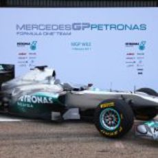 El W02 se presentó en el 'pit-lane' de Cheste