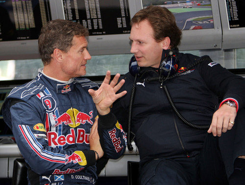 Coulthard charla con Horner