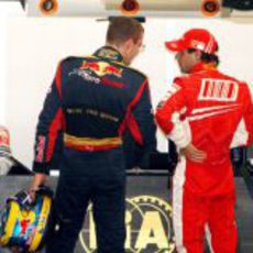 Bourdais y Massa charlan