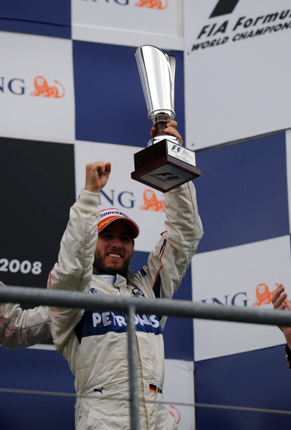 Heidfeld con su trofeo al acabar tercero