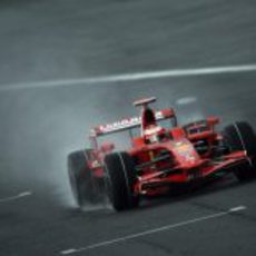 Raikkonen en la línea de meta