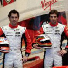 Timo Glock y Jerome D'Ambrosio posan con sus cascos