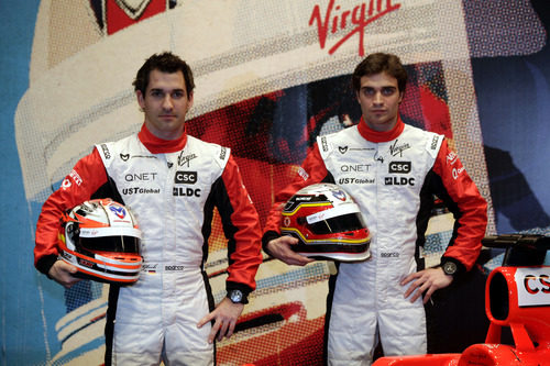 Timo Glock y Jerome D'Ambrosio posan con sus cascos