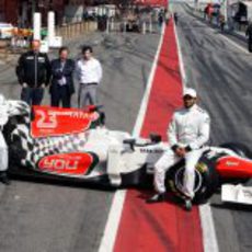 Los pilotos de Hispania sentados en el F111