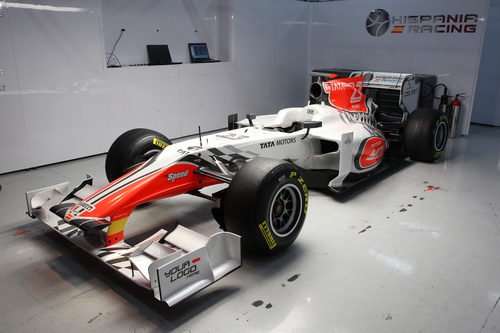 El F111 en su box en Montmeló