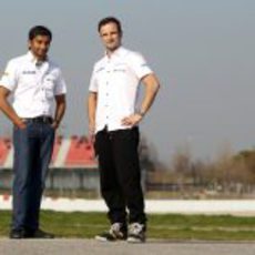 Karthikeyan y Liuzzi en el Circuit de Catalunya