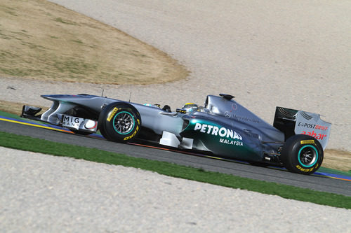 Nico Rosberg en pista con el W02