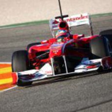 Alonso rueda con el 150º Italia en Cheste