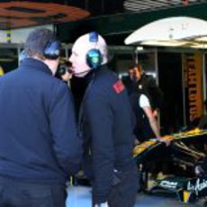 Trabajo en el box del Team Lotus