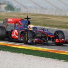 Lewis Hamilton en Valencia con el MP4-25