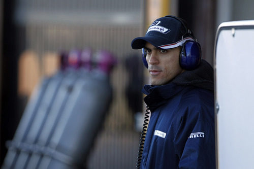 Pastor Maldonado espera para subirse al FW33