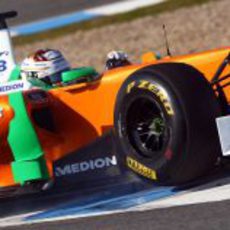 Adrian Sutil es el encargado de estrenar el VJM04