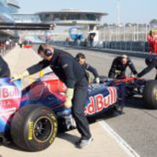 Alguersuari se mete en boxes