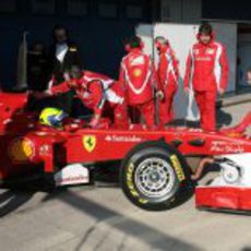 Massa vuelve a los boxes de Jerez