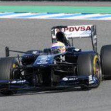 Maldonado en pista con muchos sensores en el FW33