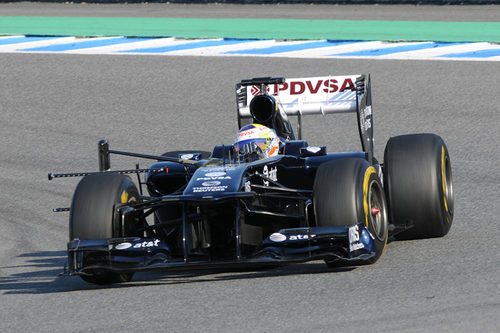 Maldonado en pista con muchos sensores en el FW33