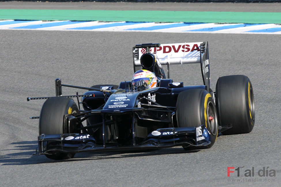 Maldonado en pista con muchos sensores en el FW33