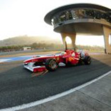 Fernando Alonso sale a rodar en el circuito de Jerez