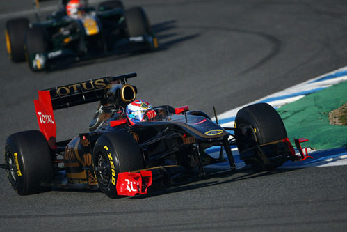 Vitaly Petrov con el R31 en Jerez