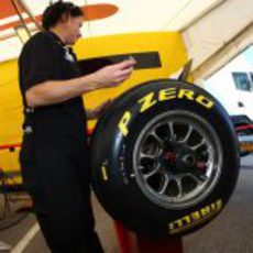 Limpiando los neumáticos Pirelli