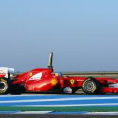 Fernando Alonso en Jerez con el 150º Italia