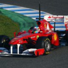 Fernando Alonso sigue recogiendo información del 150º Italia en Jerez