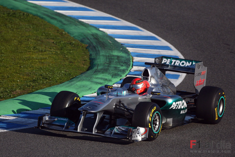 Schumacher cada vez más a gusto con el W02