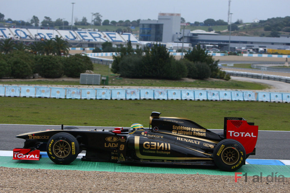 Senna a los mandos de un Lotus Renault